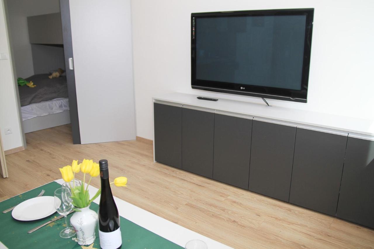 Velovino Apartman Mikulov Bagian luar foto
