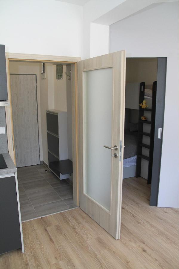Velovino Apartman Mikulov Bagian luar foto